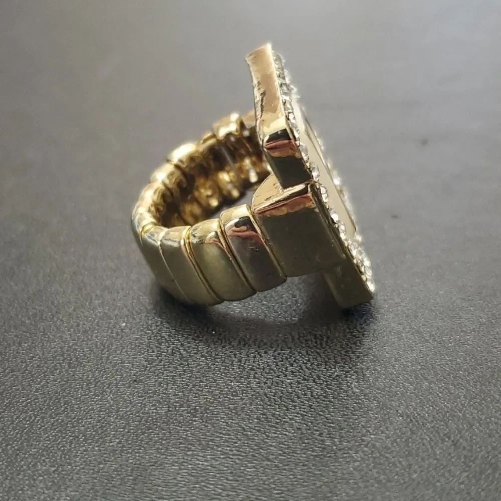 Letter P stretch ring